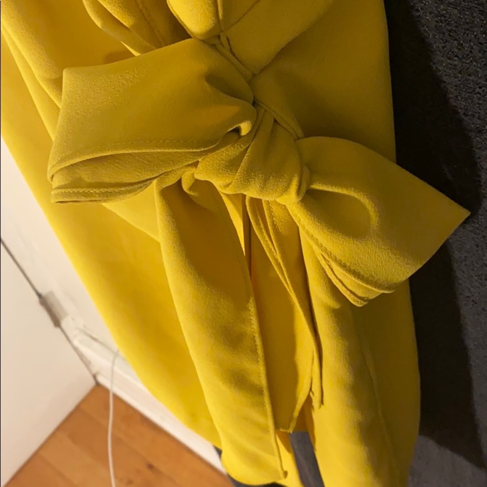 Yellow dress HUG ME